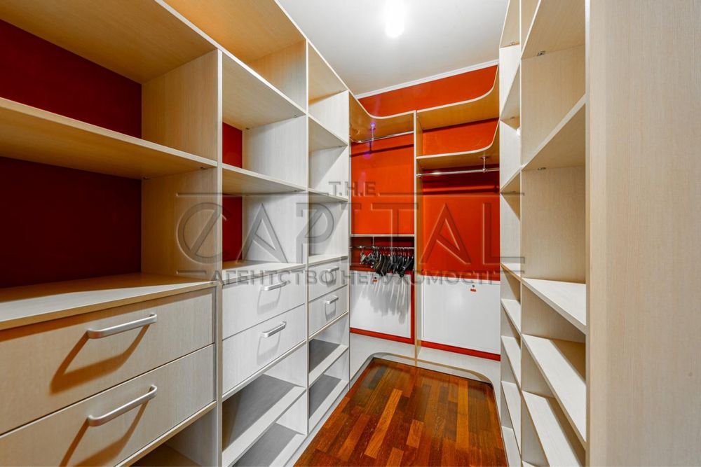 Оренда дизайнерського будинку 441m2 в КМ "Сонячна долина" с. Романкiв