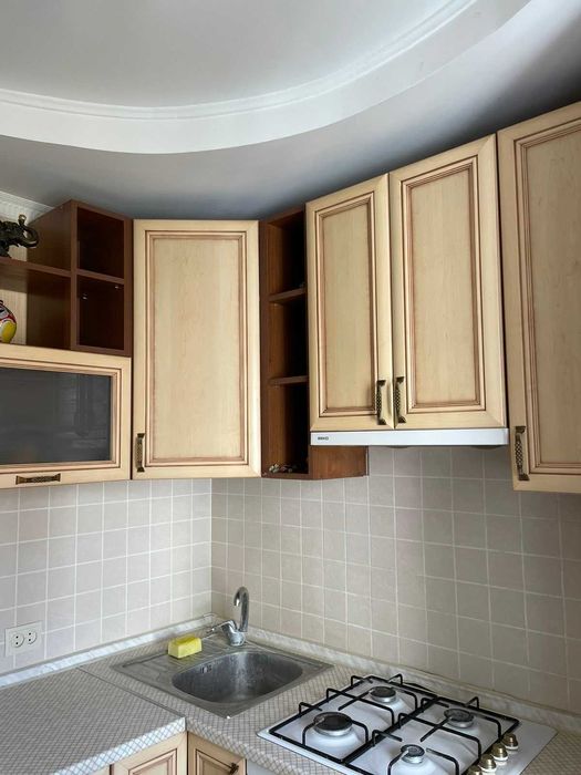 3-к Півд-Захід,нове планування косметичний ремонт!!