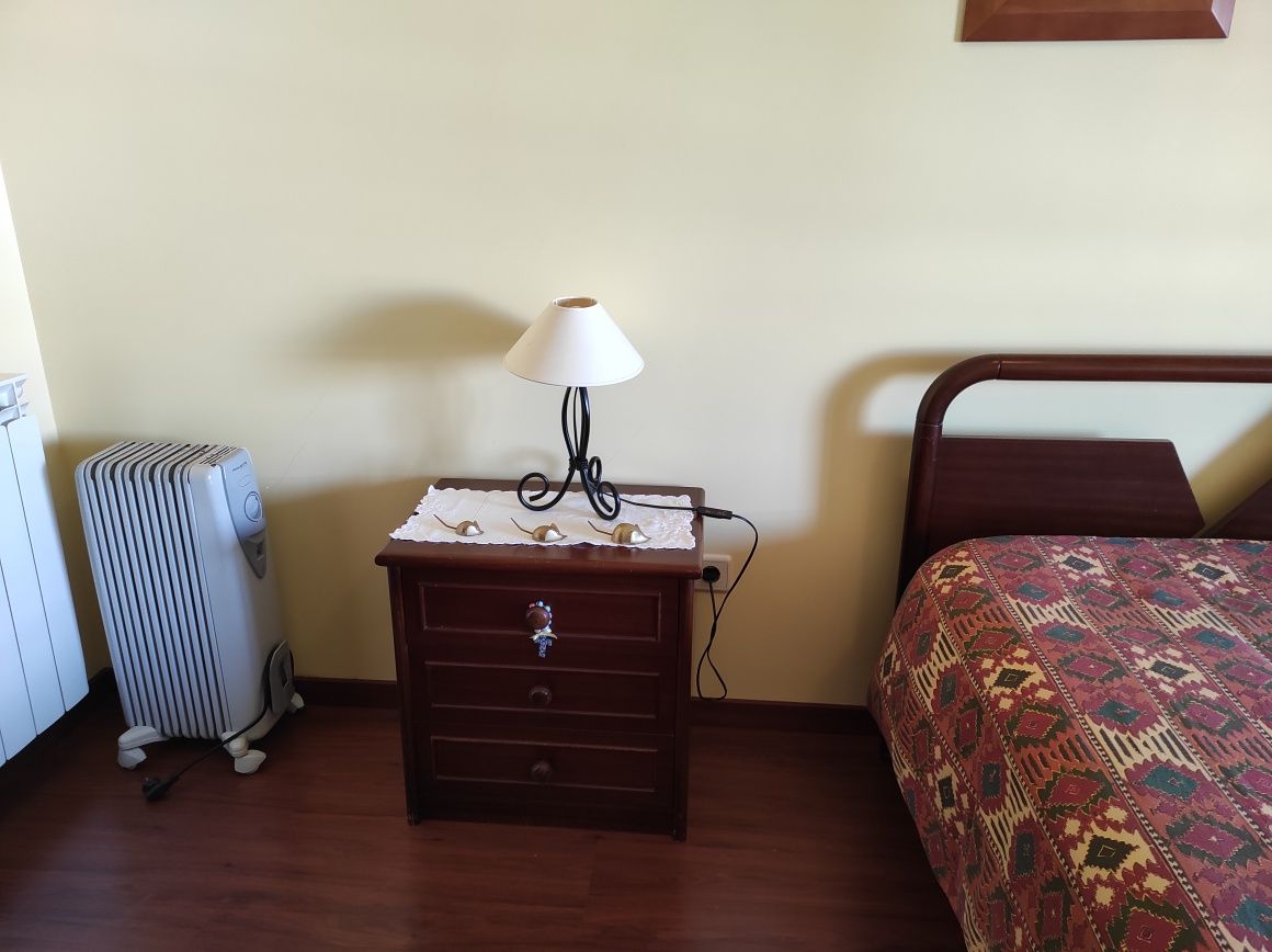 Quarto de casal em madeira de mogno