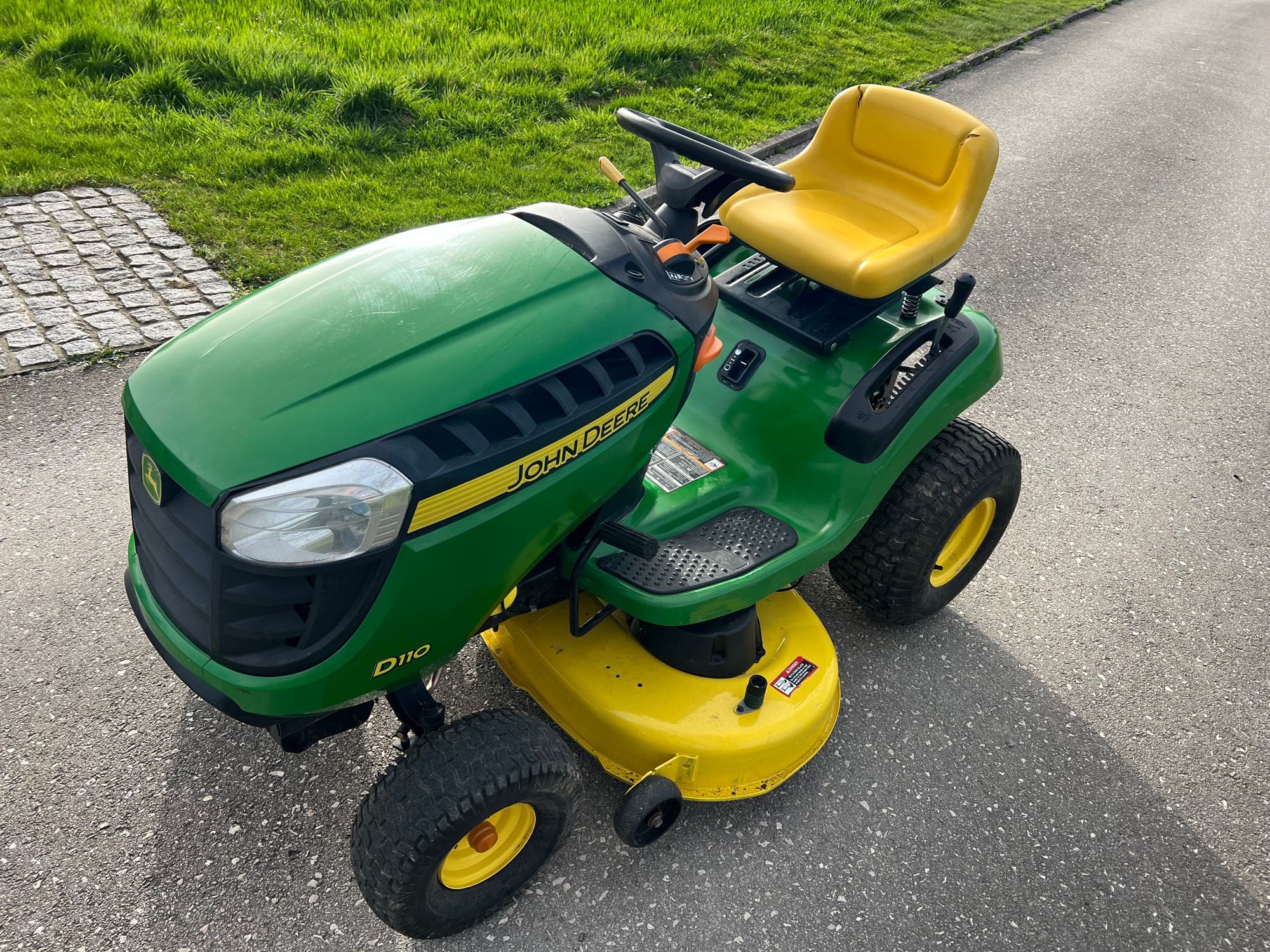 Traktorek Kosiarka do trawy John Deere D110