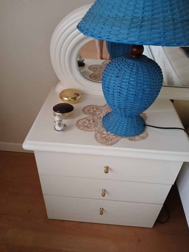 Mobiliário de quarto branco completo