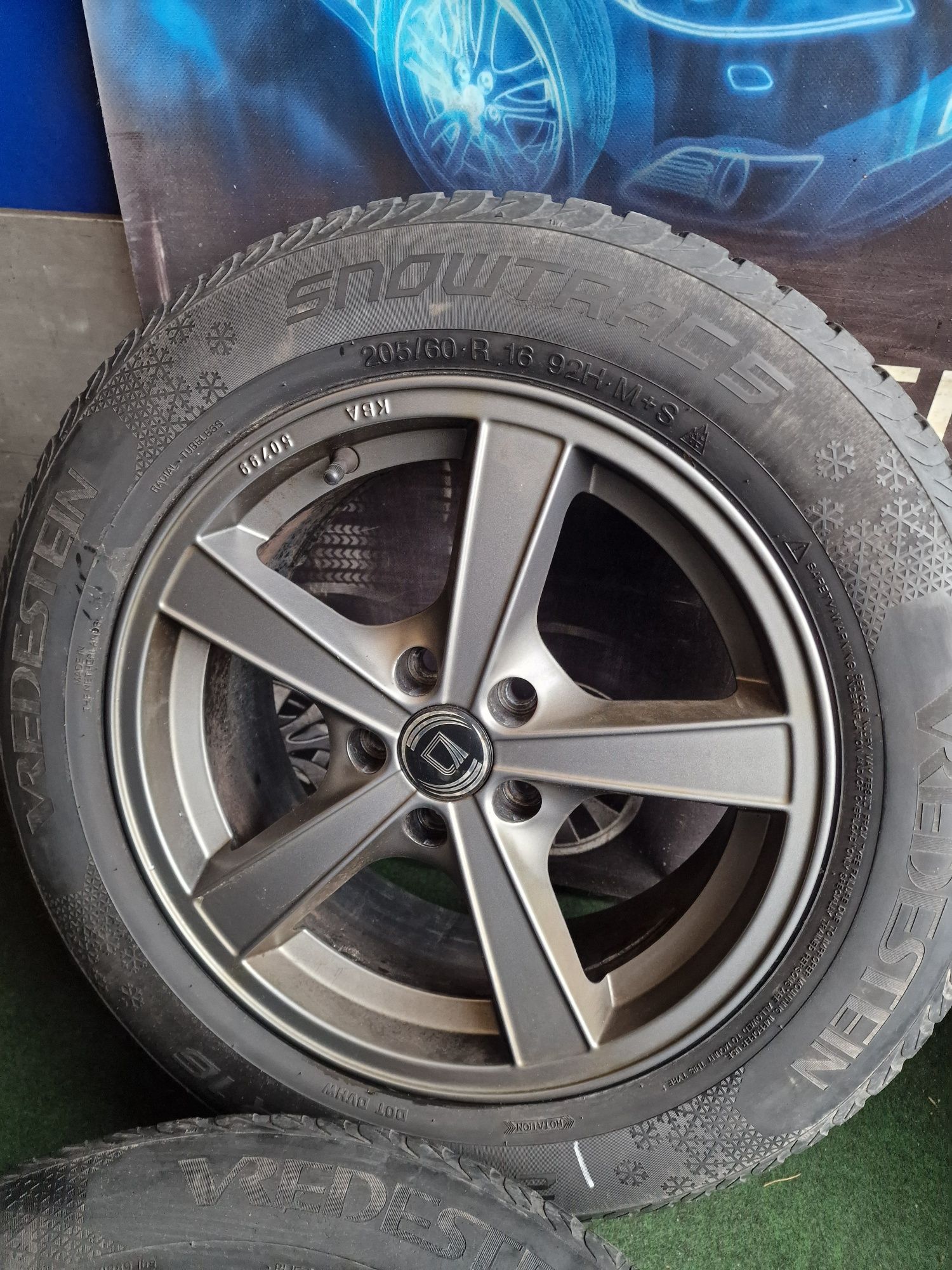 Koła zimowe 16 5×105 Opel Astra J K Mooka 205/60/16