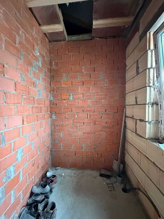 Одноповерховий будинок в Дмитрівці поруч ліс та центральна дорога