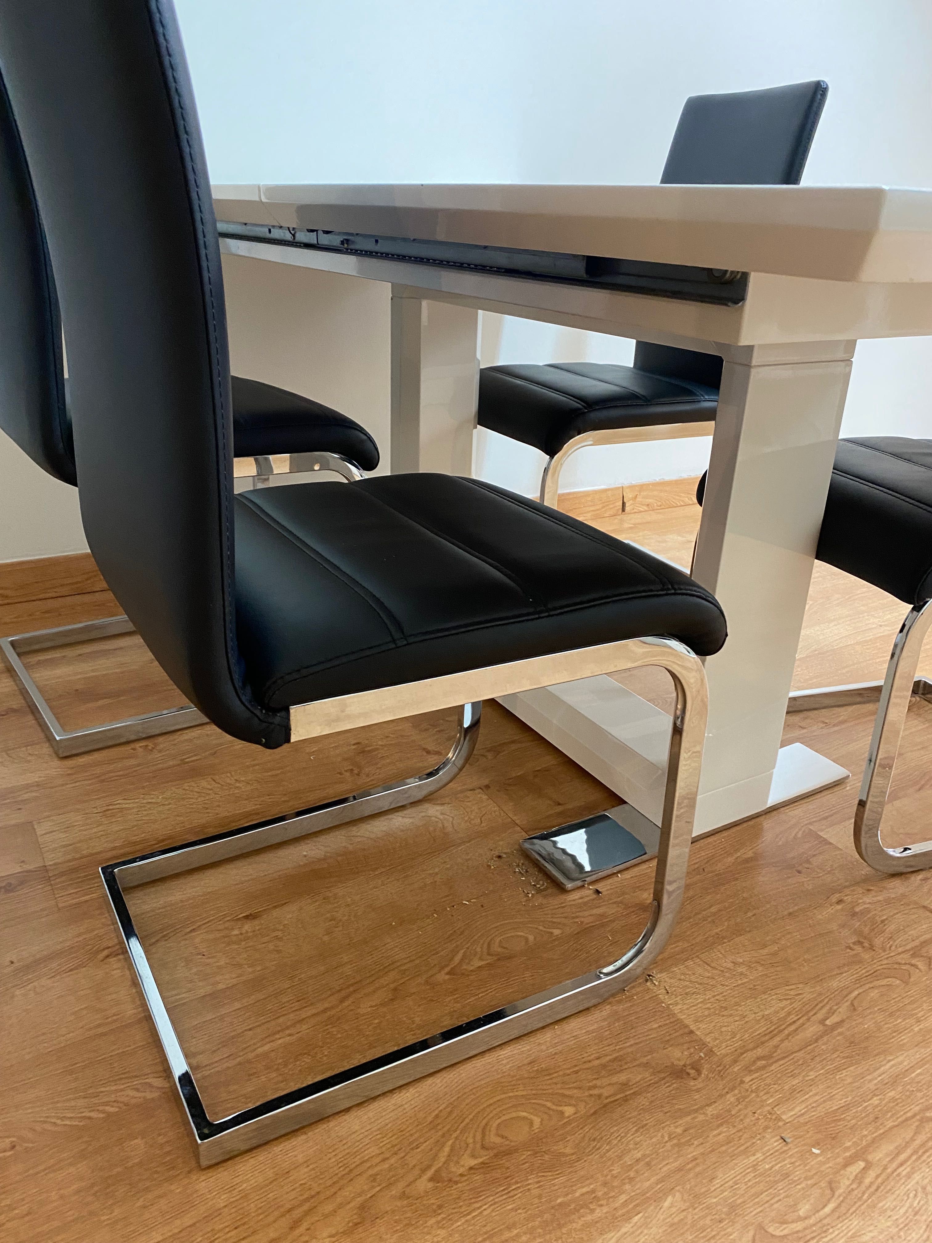 Mesa extensível até 8 lugares