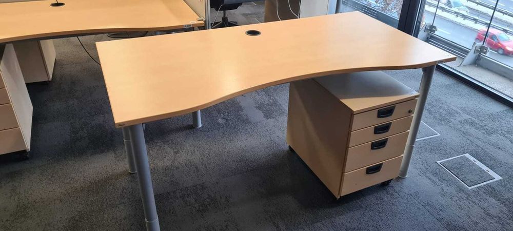 Biurko KINNARPS 160x80x90 brzoza biurka Kinnarps do biur domu