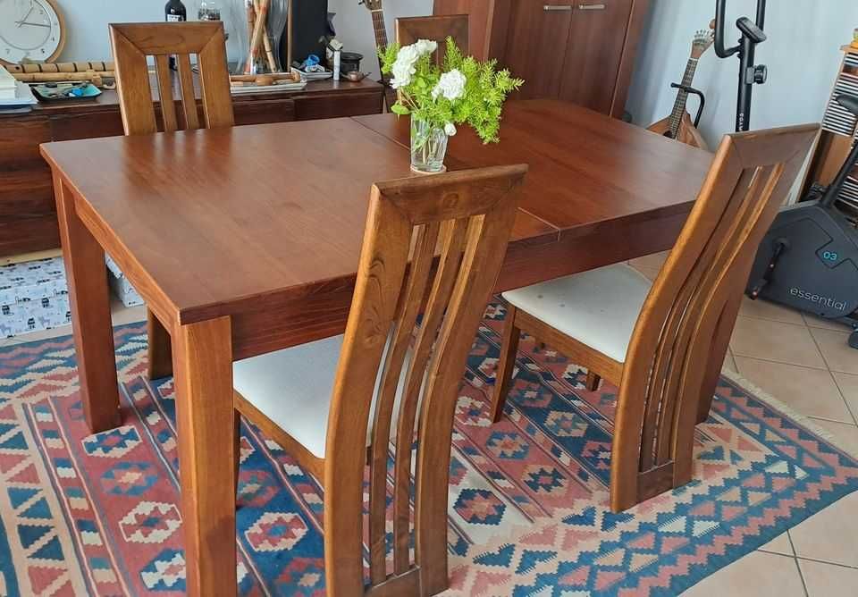 Mesa de sala e 4 cadeiras
