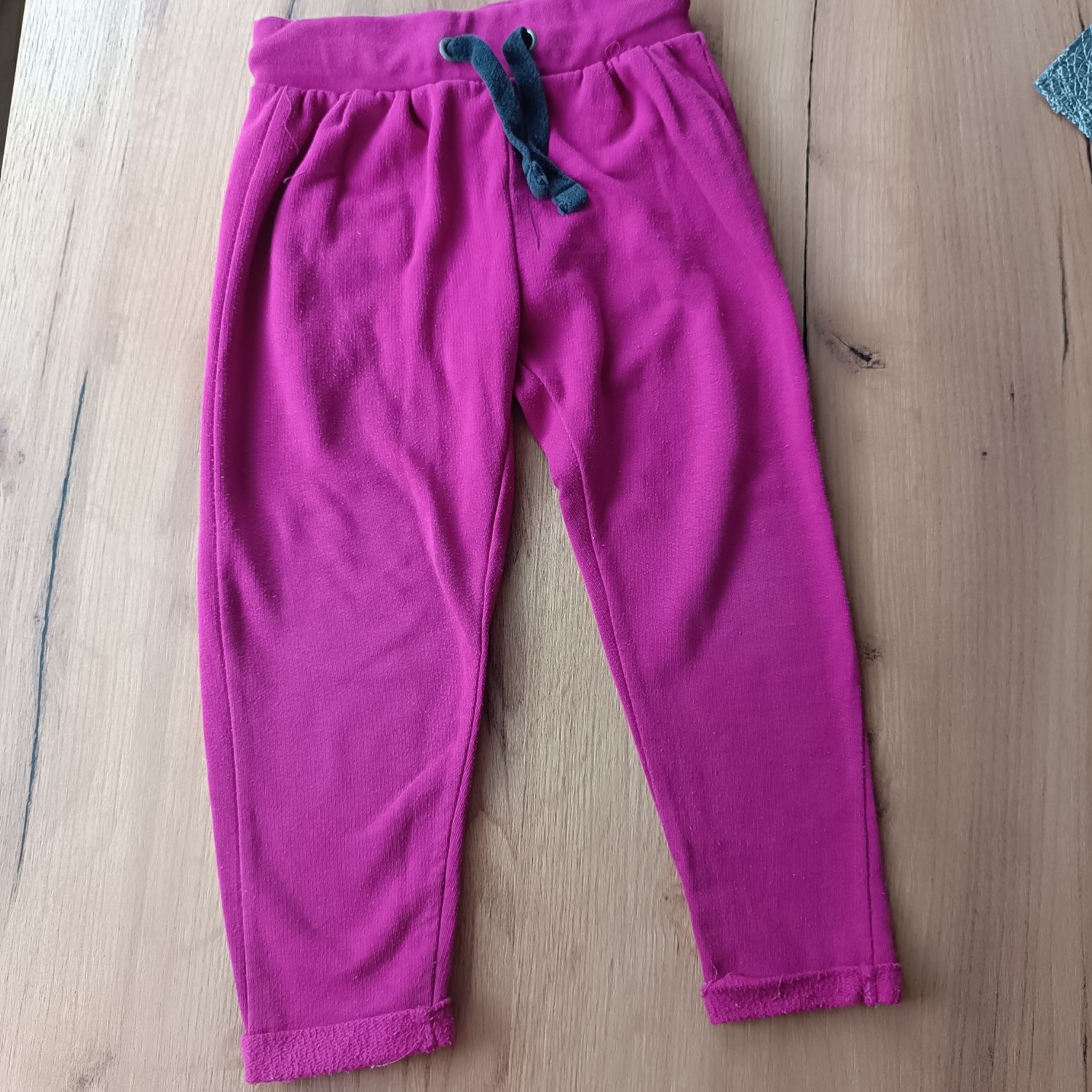 Spodnie dresowe rozm 98