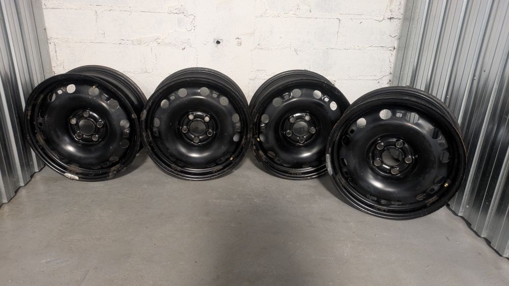 Sprzedam felgi stalowe 4 szt  15 cali 5x100 pasują do VW Skoda Seat
