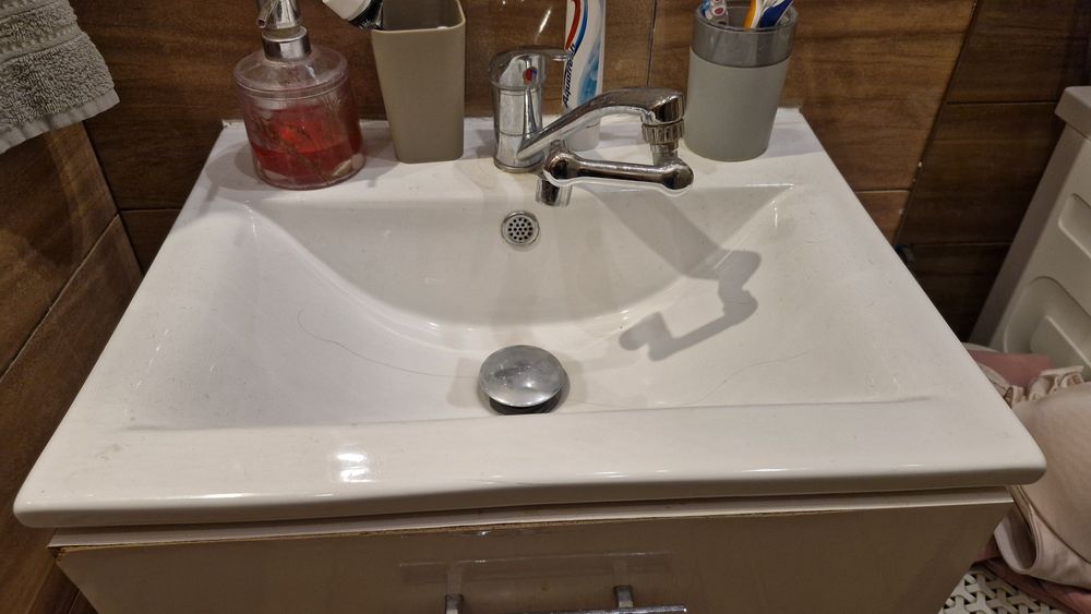 Umywalka 50 cm z baterią i szafka