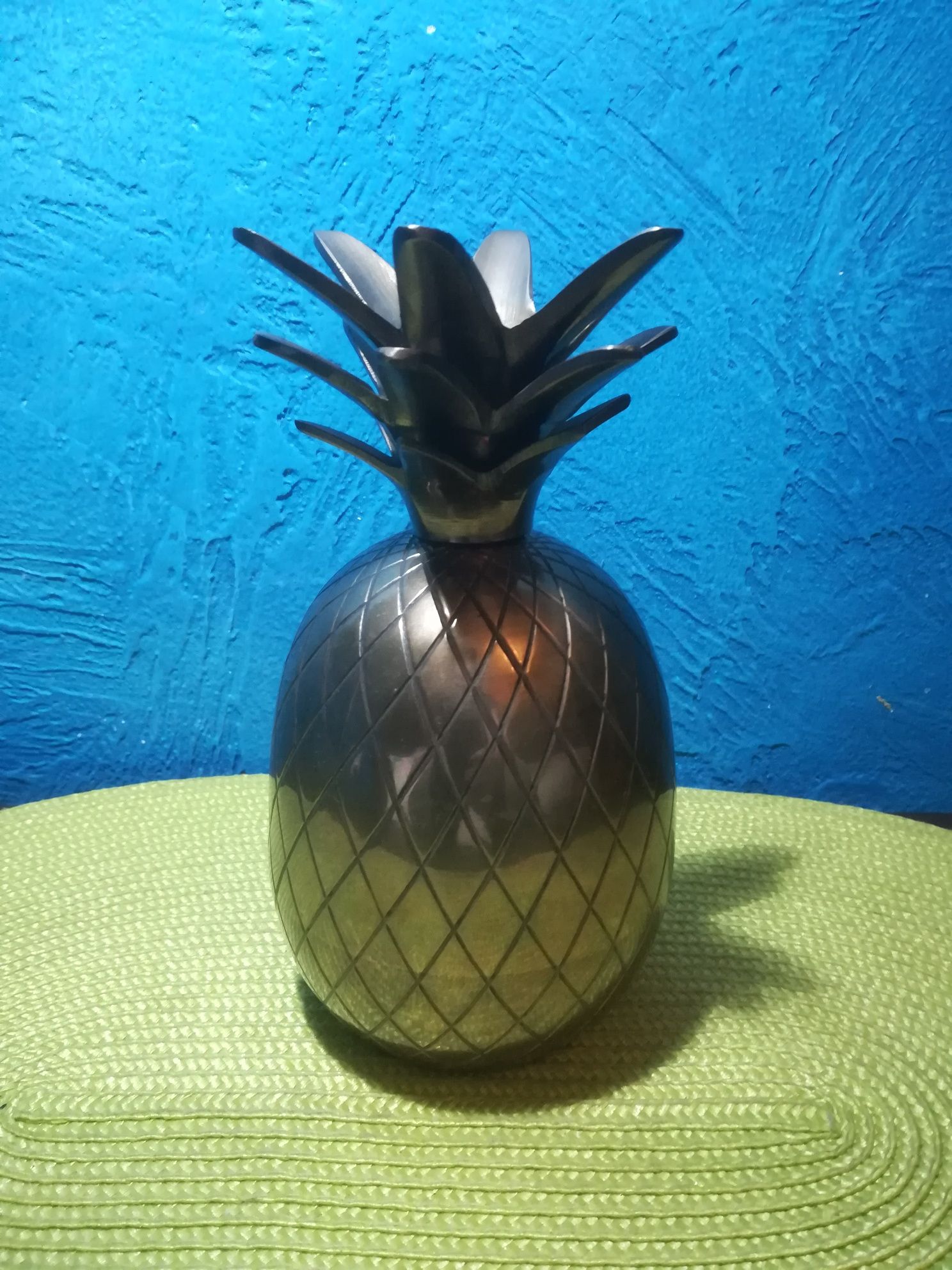 Figurka w kształcie ananasa z mosiądzu