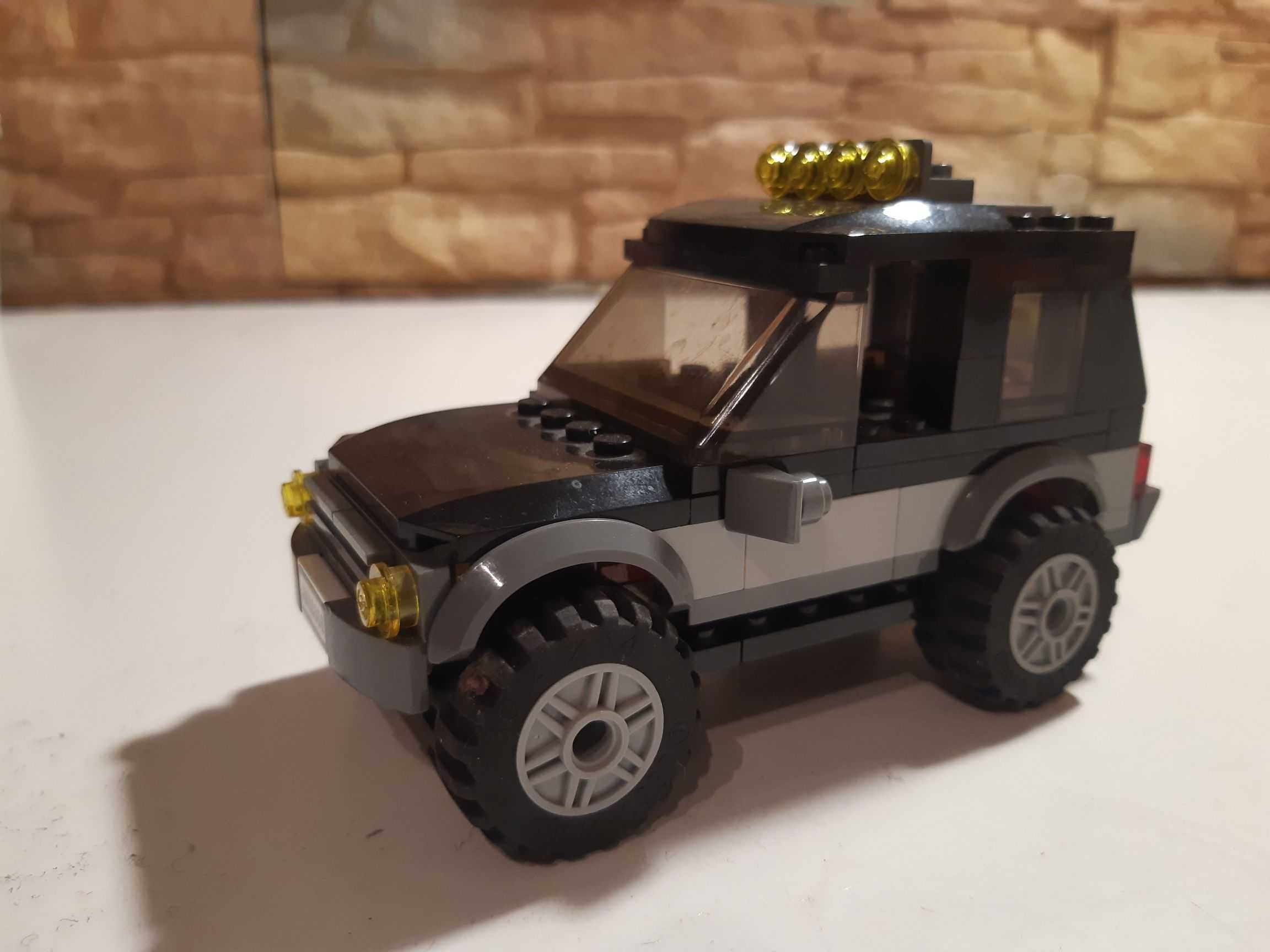 Lego City Jeep z przyczepą i motorówką