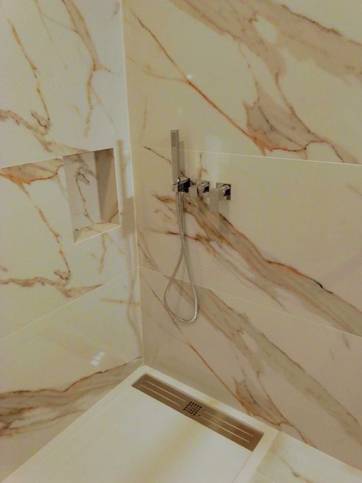 Remodelação de banhos- Substituição de banheira por base de duche.