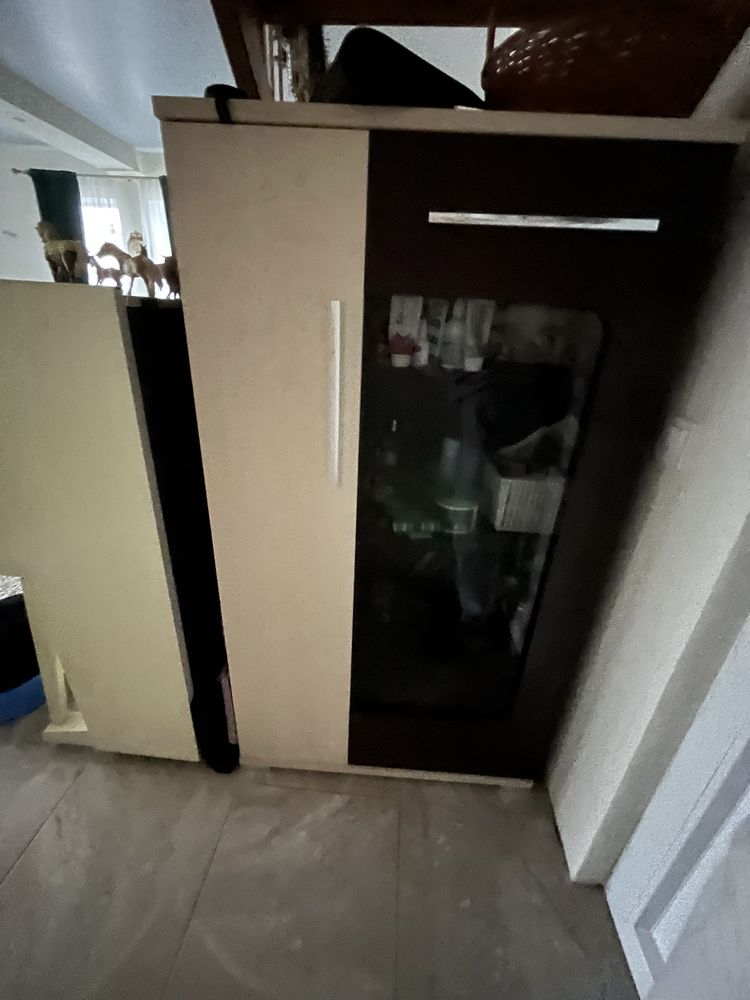 Меблі у вітальню,шафа,і прихожка з дзеркалом