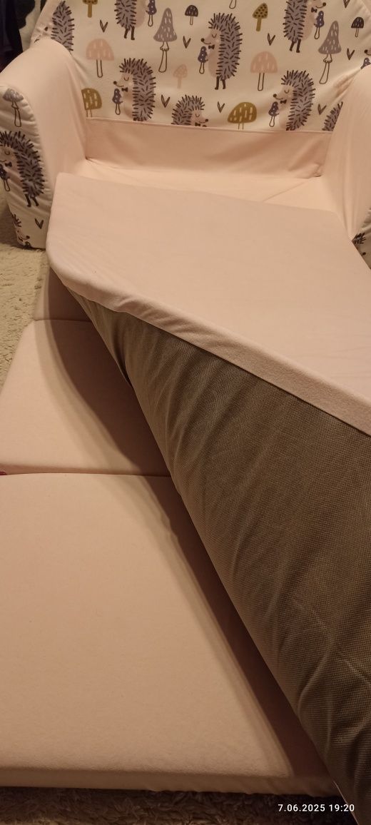 Sofa dziecięca różowa rozkładana