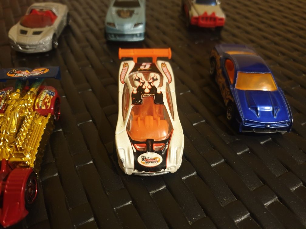 Carros Hotwheels Matchbox da Mattel