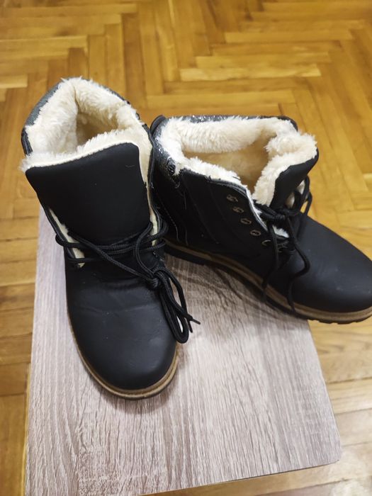 Жіночі ботінки нові
