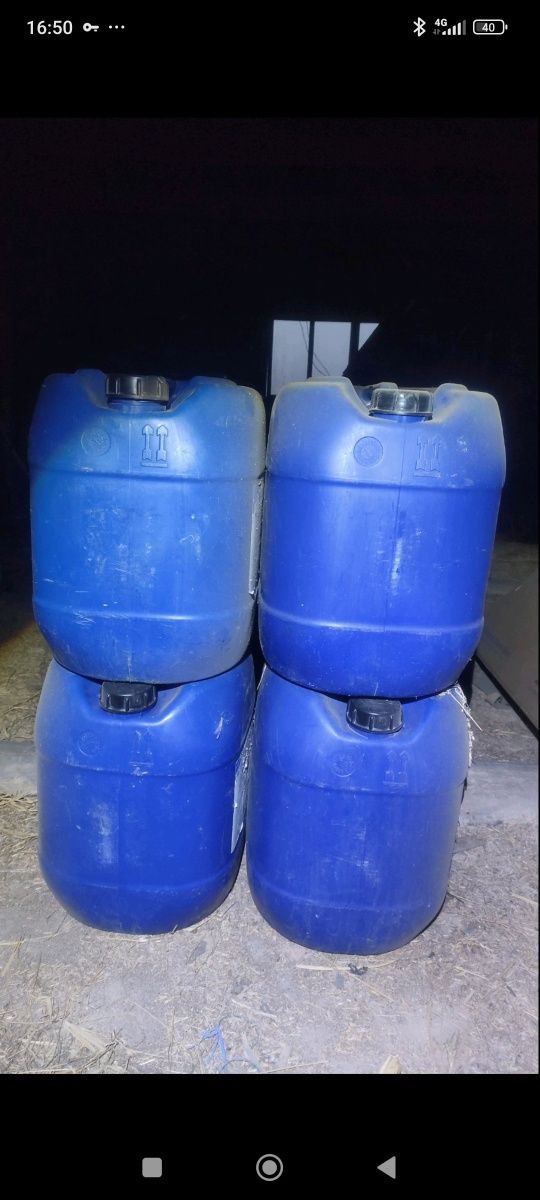 Продам канистры для питьевой воды.