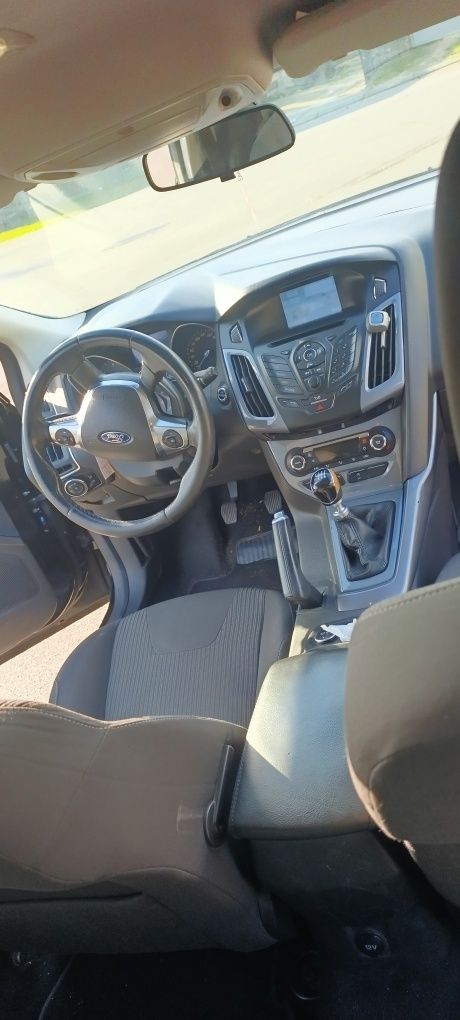 Ford focus Titanium 1.6  2014