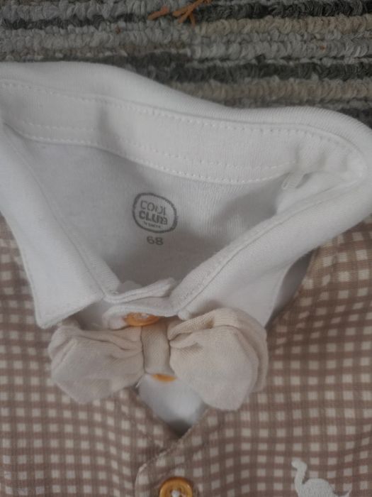 Pajacyk niemowlęcy elegancki beżowy kratka kamizelka mucha Cool Club