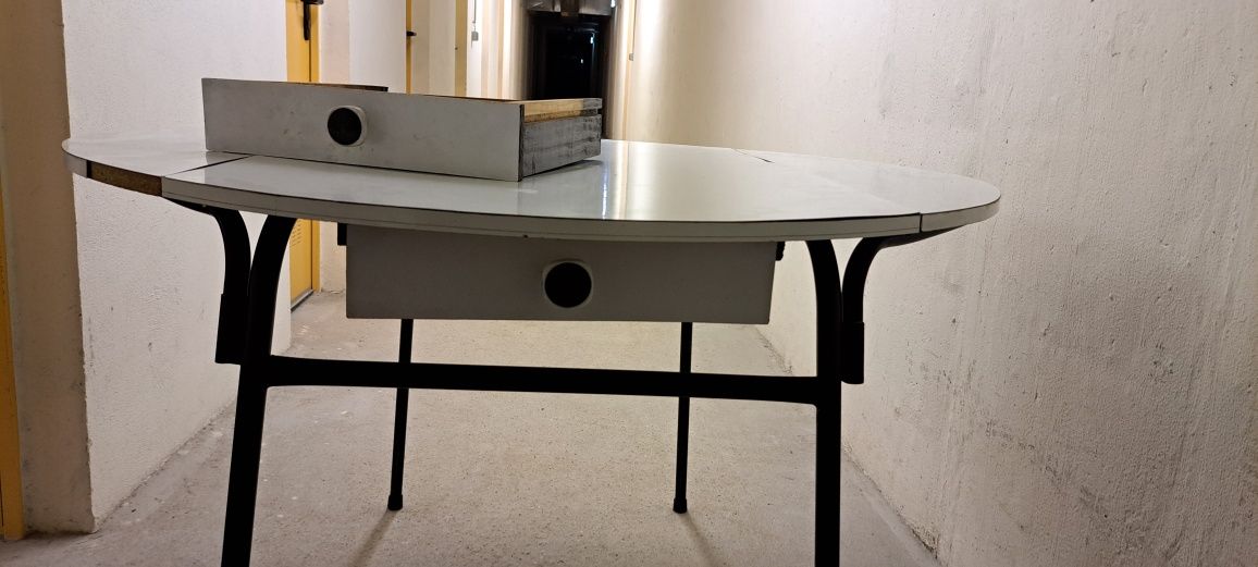 Mesa cozinha com abas