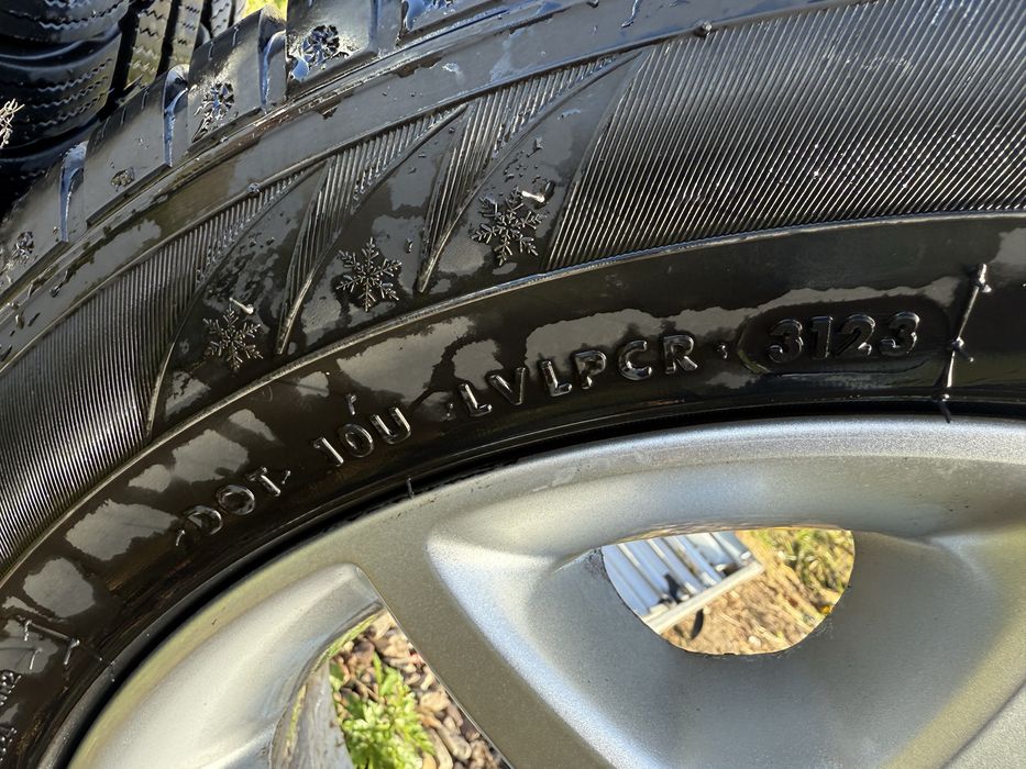 Alufelgi 17 z oponami zima  Ford Kuga 235/55r17 23r