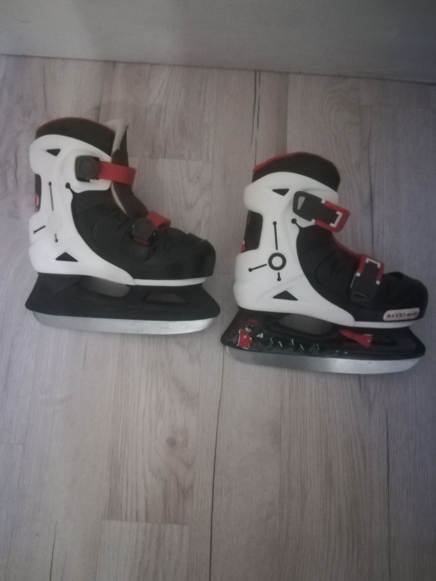 Łyżwy oxelo iceskate. Regulacja 28-32.