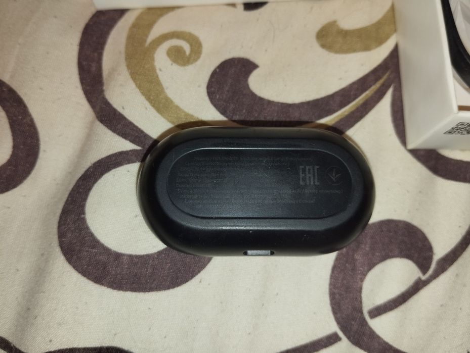 Наушники Samsung galaxy buds