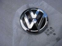 Эмблема под дистроник Passat B8  Jetta  3G0853601AJZA новый оригинал