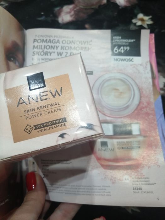 Avon Anew Skin Reneval niacinamid Odmładzający krem nawilżający NOWOŚĆ