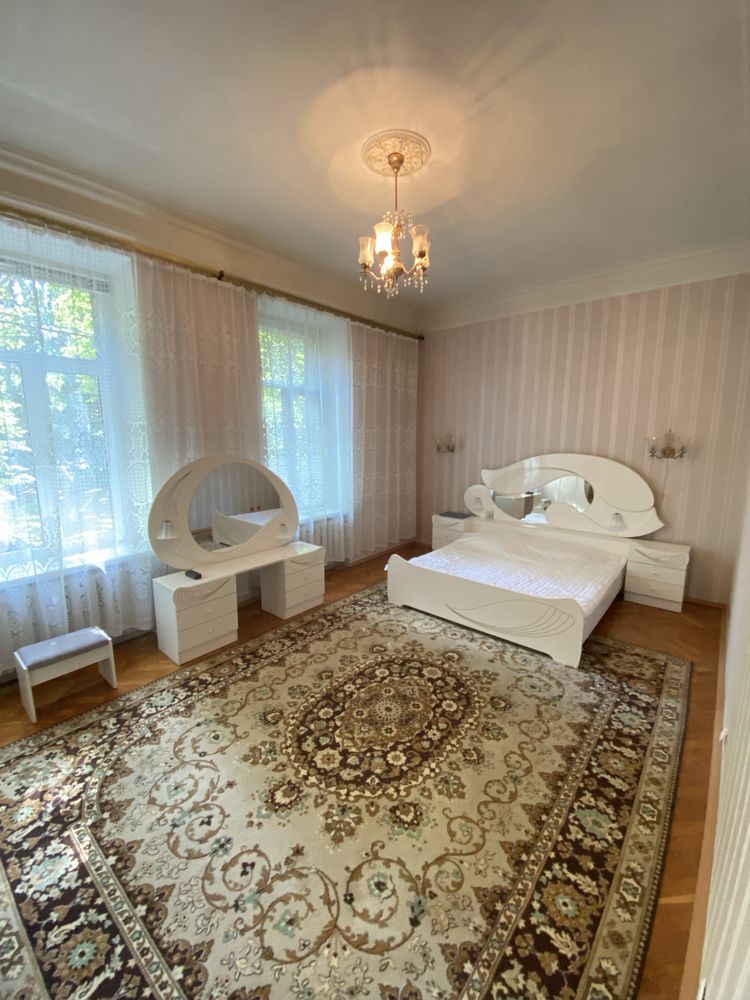 Продам 4-ком квартиру, центр, Інституцька 20/8, Липки, Шовковична