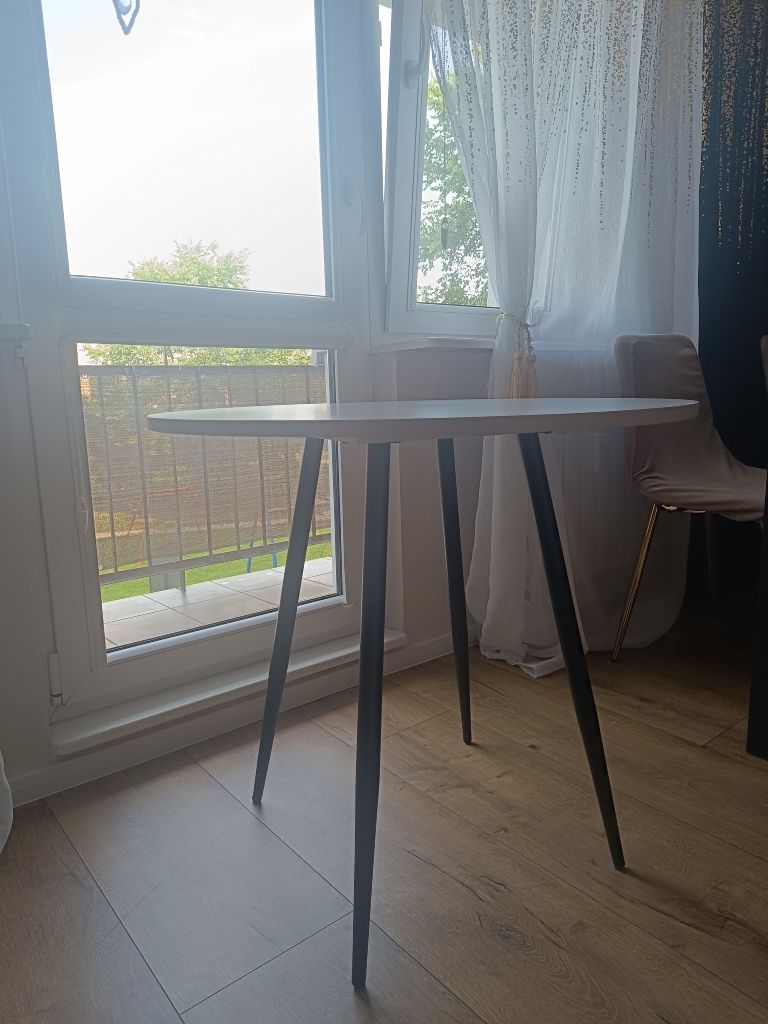 Szary okrągły stół na 4 metalowych nogach 80 cm styl skandynawski
