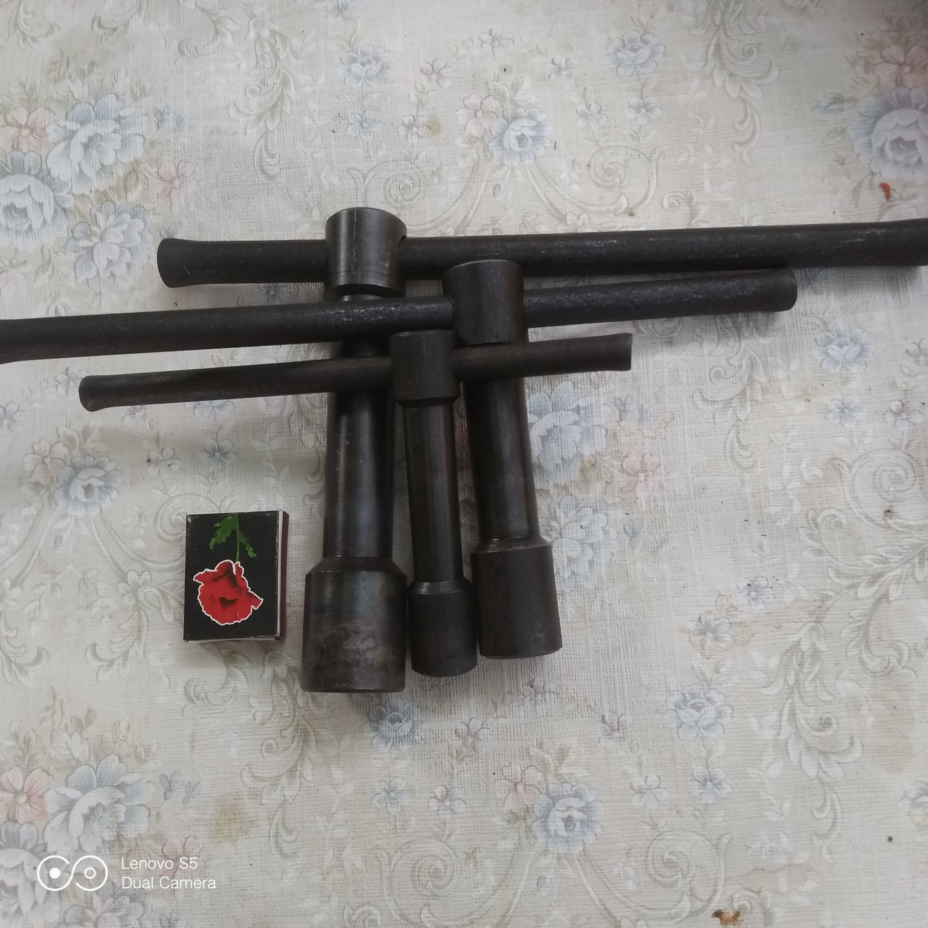 Ключи к резцедержателю,тискам