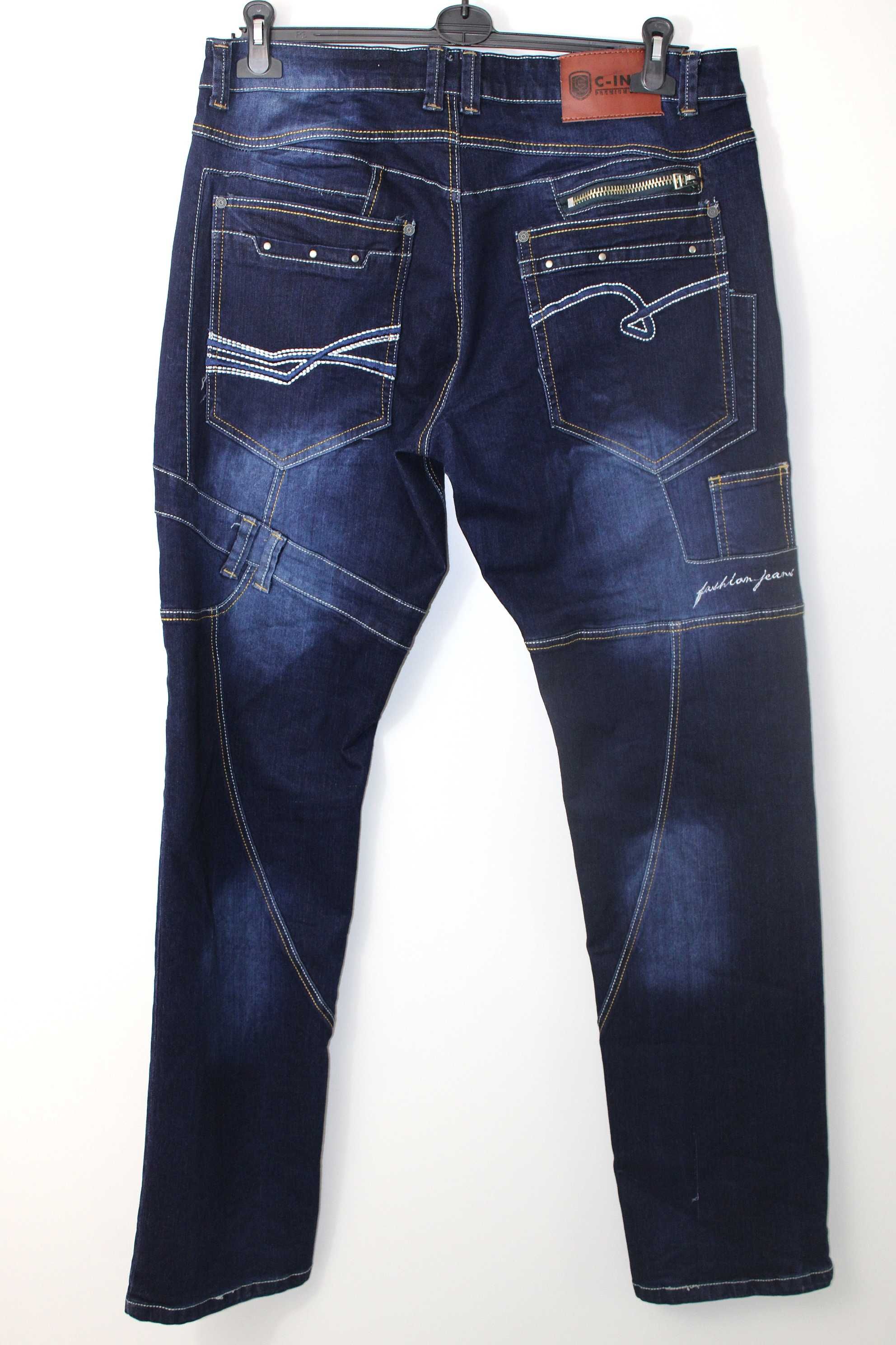 w7 C-IN-C Męskie Granatowe Proste Spodnie Jeans Naszywki XL