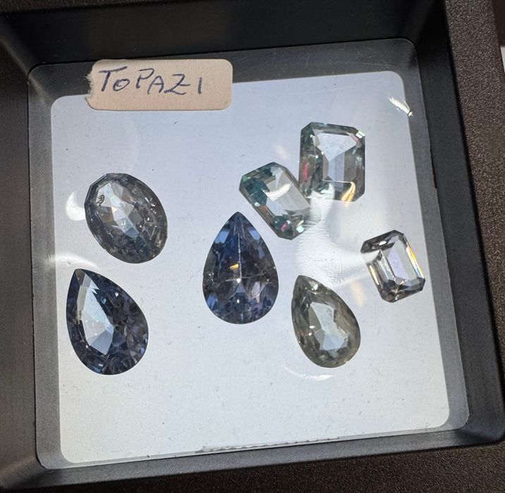 Ювелірні камені Топази Італія