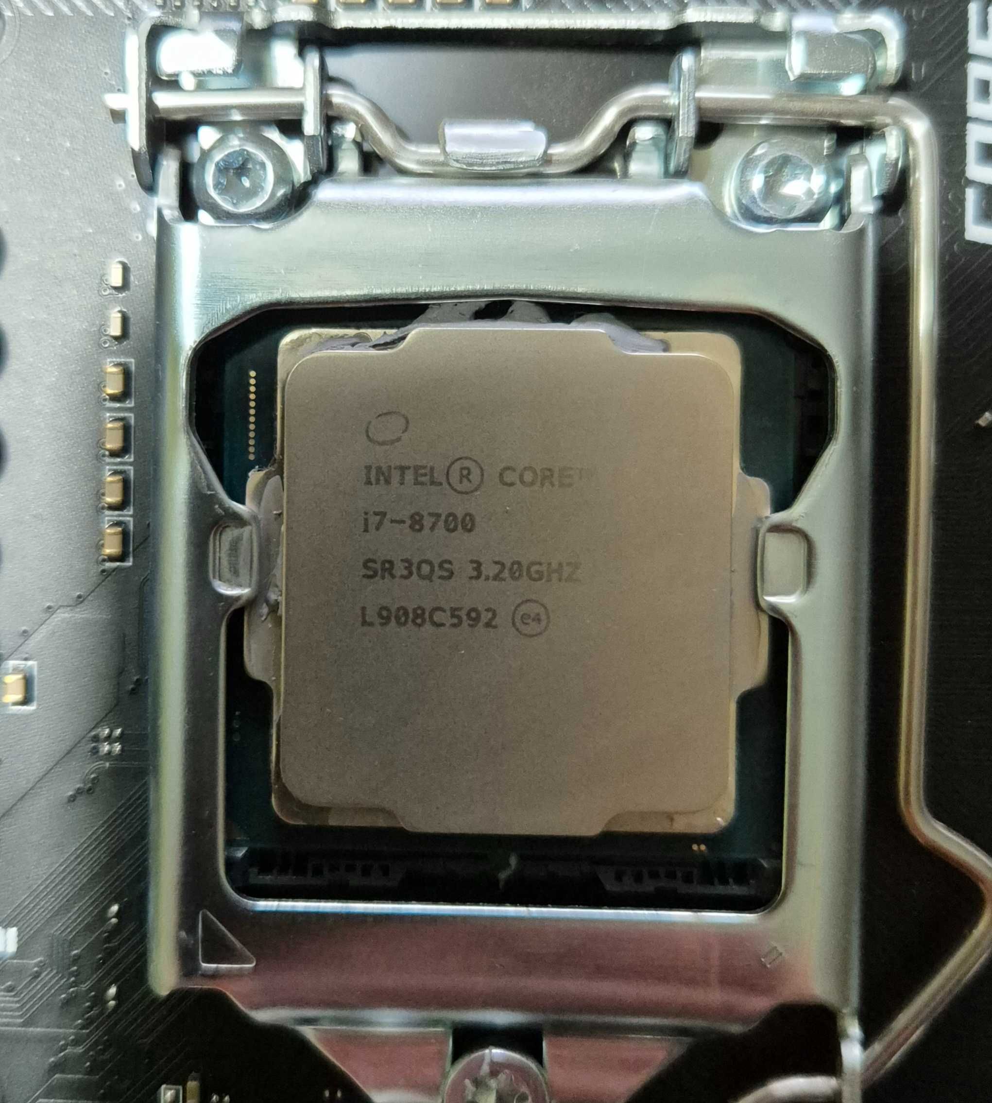 Продам CPU Intel Core i7-8700 6C/12T/12Mb/3.2GHz/65W + MB MSI H370M
