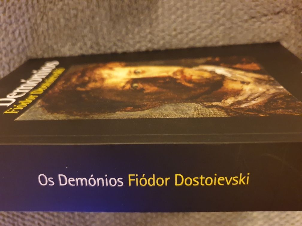 Os Demónios
de Fiódor Dostoiévski; livro Novo