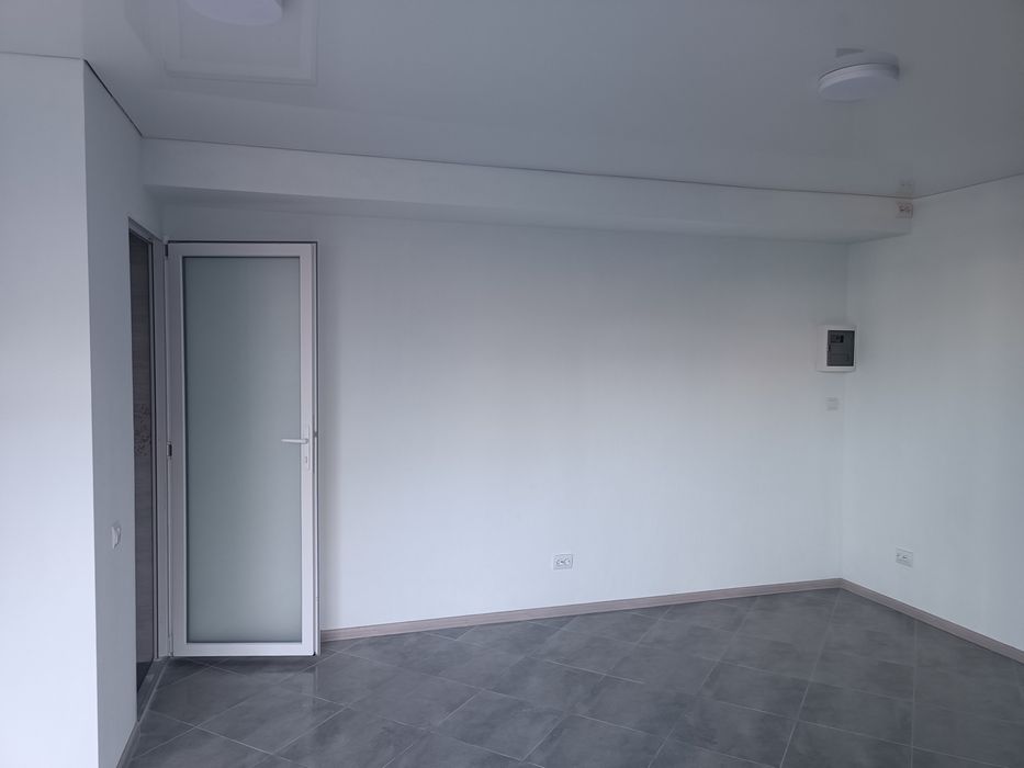 Коммерческое помещение в новом доме, 1 этаж, фасад на ул. Долгая.