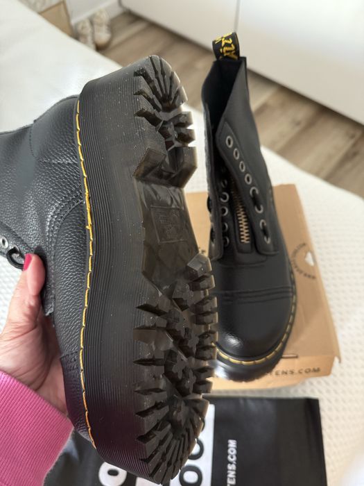 Botas DR Martens com fecho sinclair