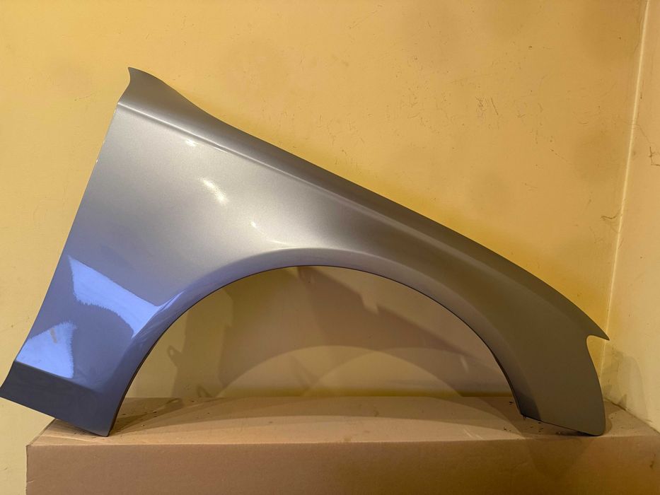 Audi A4 B8 07-11 błotnik prawy LY7G