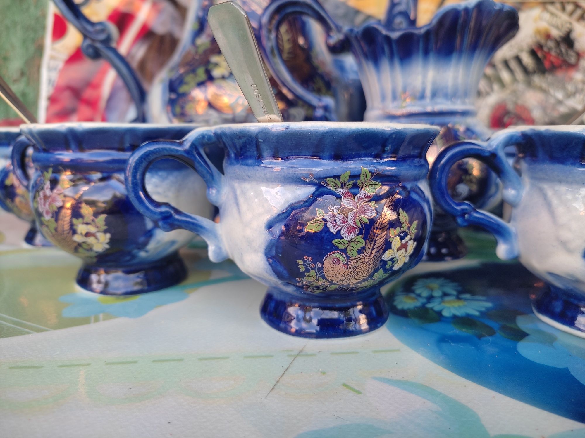 Продам сервиз чайный,кофейный