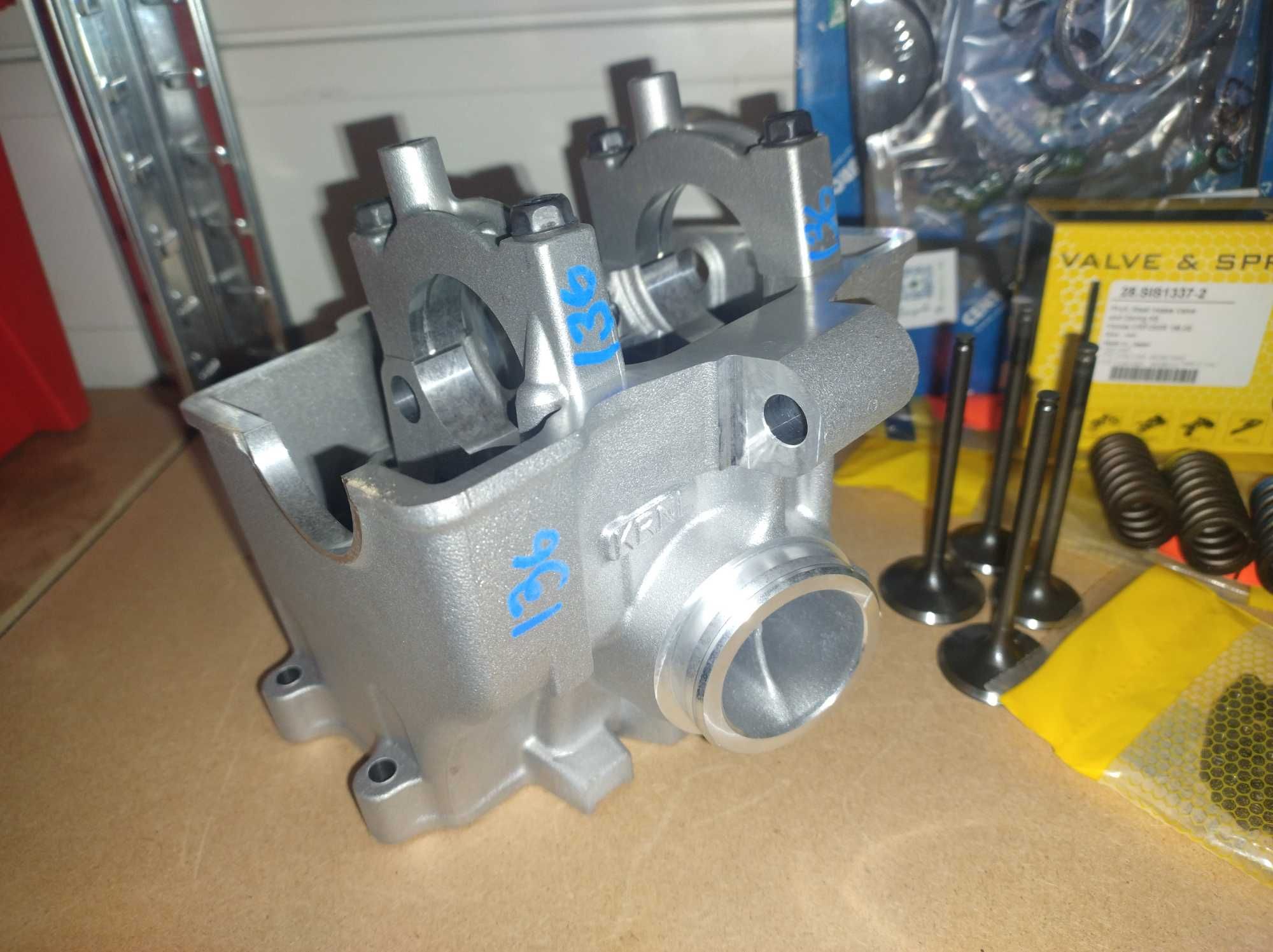 Honda CRF 250 rok 04-09 Zestaw naprawczy góry silnika