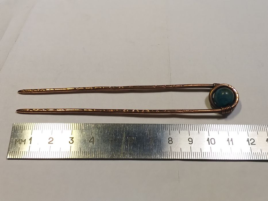 Заколка для волосся для зачісок. 
Ручна робота, мідь, натуральний камі