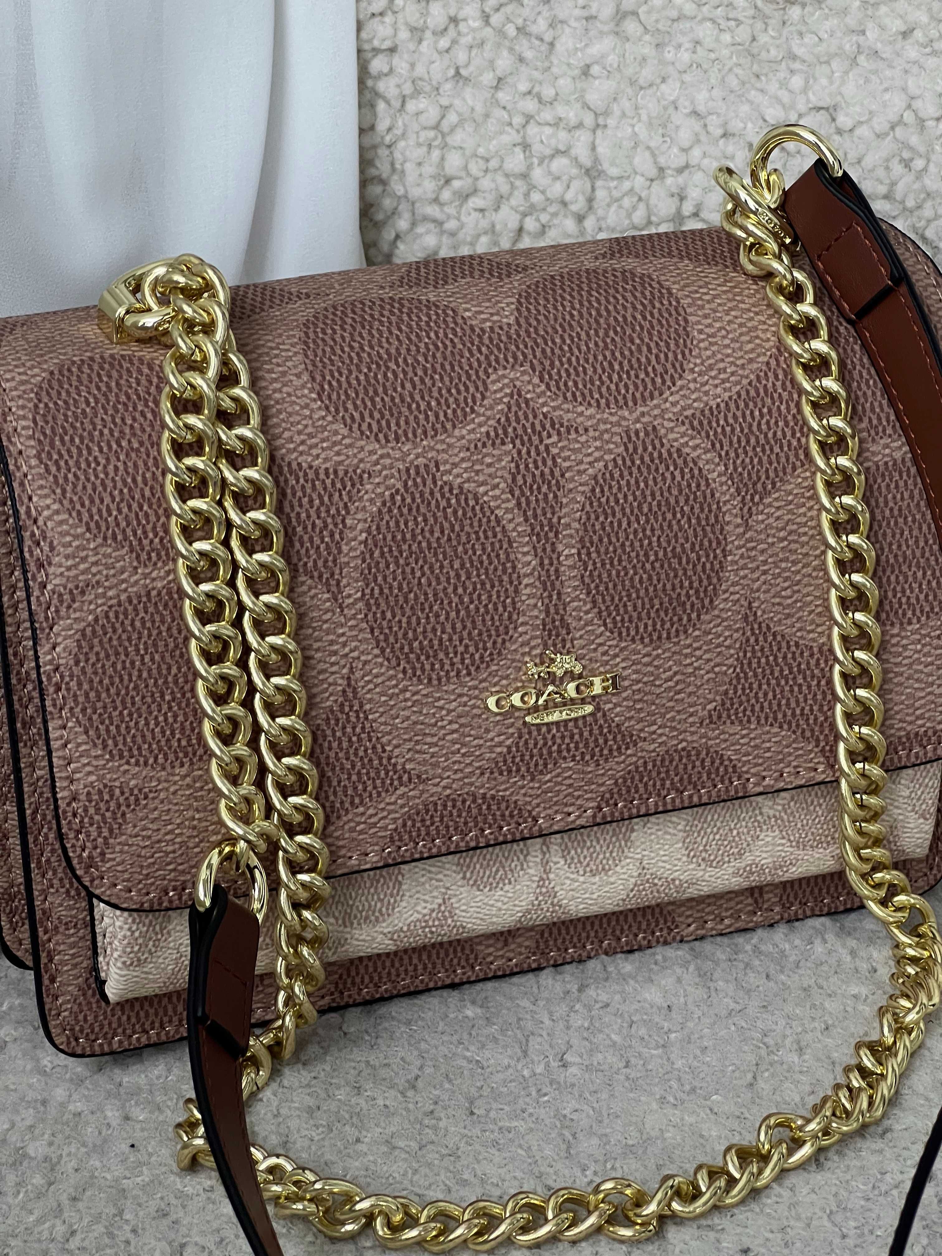 Сумка Coach Mini Klare Crossbody in Signature Canvas через плече Коуч