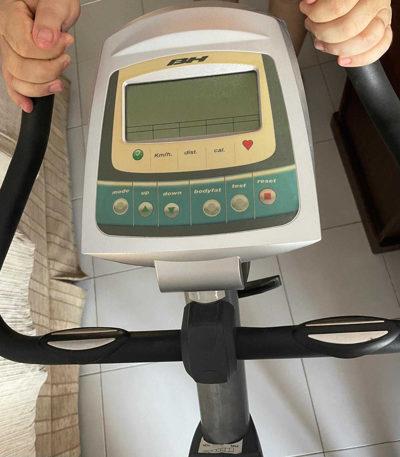 Bicicleta estática BH Fitness