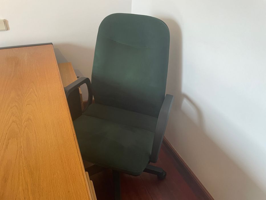 Secretária e cadeira de escritório