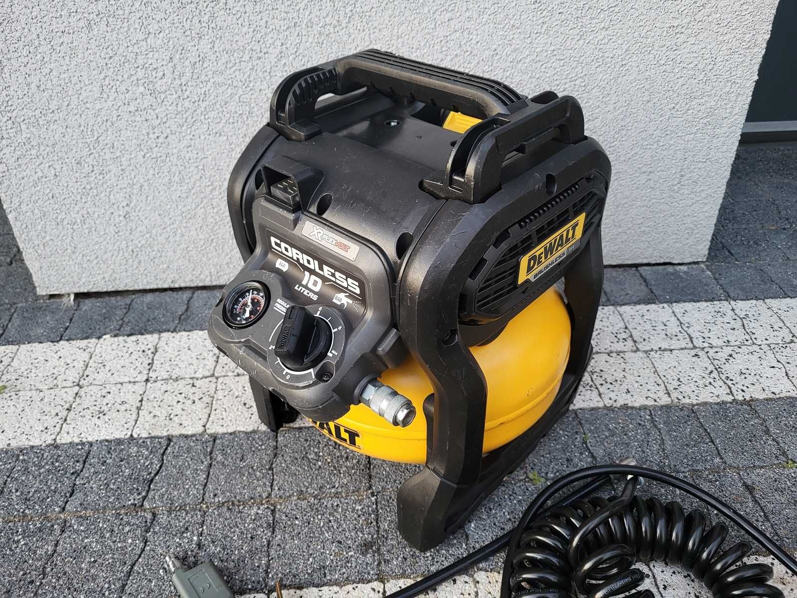 Kompresor bezolejowy DeWalt DCC1054N 10 l 9,3 bar + Akumulator 6Ah