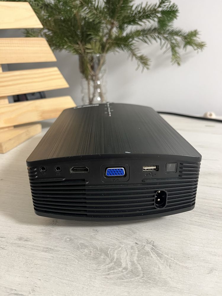 Led projector YG-500