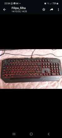 Teclado gaming com luz