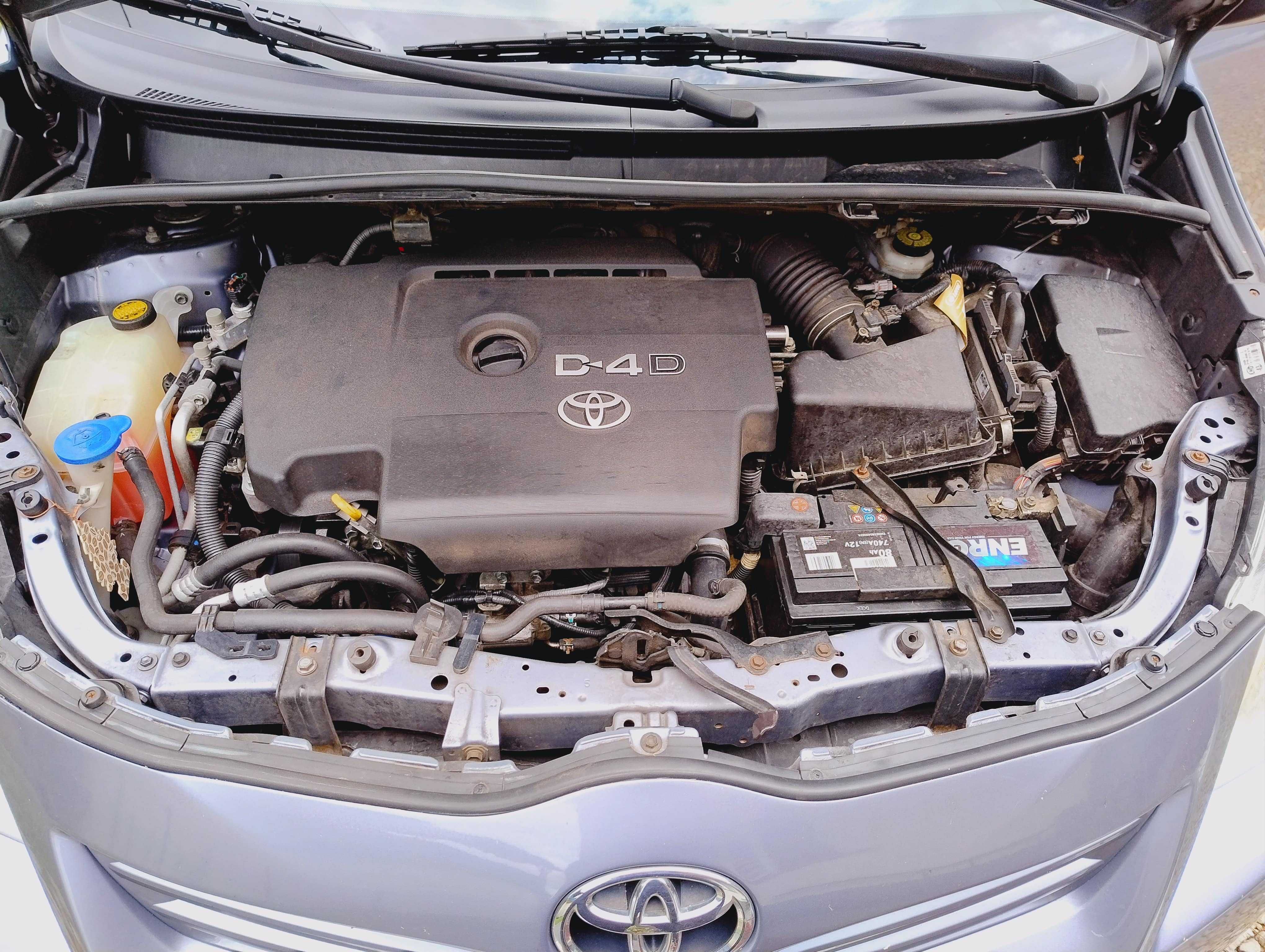 TOYOTA  VERSO 2.0 D-4D 2010