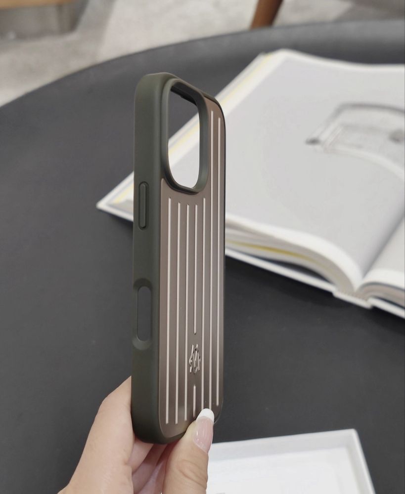 Чехол rimowa iphone 16 pro max Titanium